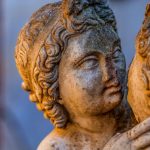 Ruinen der antiken Hafenstadt Ostia Antica bei Rom mit dem römischen Theater
